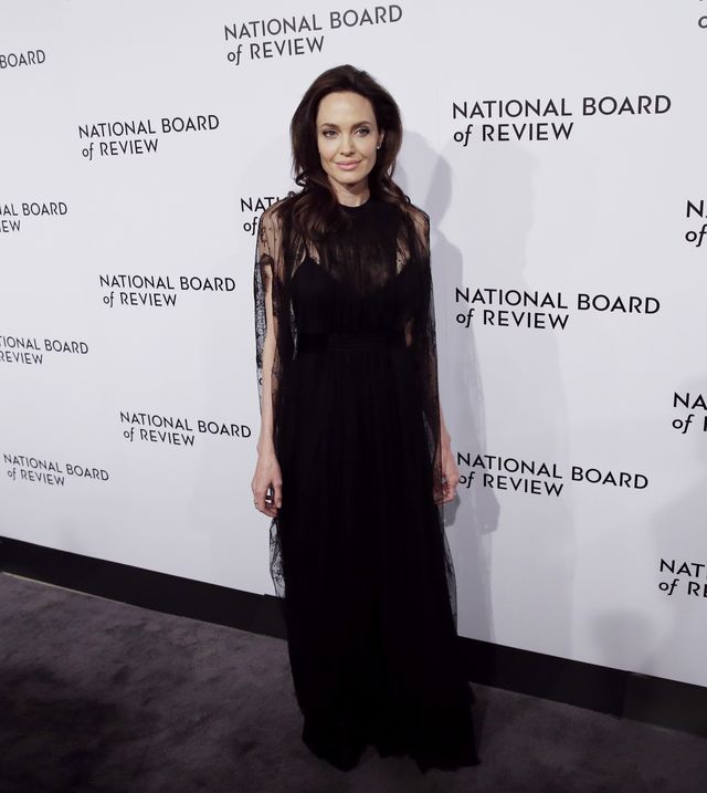 Ekspert mowy ciała interpretuje zachowanie Angie podczas przemówienia Jennifer