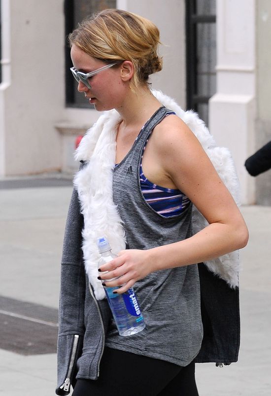 Jennifer Lawrence pokazała stanik wychodząc z siłowni (FOTO)