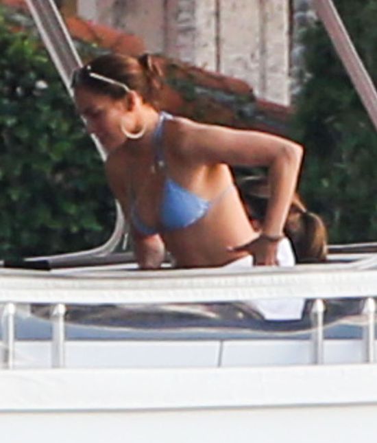 Jennifer Lopez na jachcie z rodziną (FOTO) Jennifer Lopez na jachcie z rodziną (FOTO)