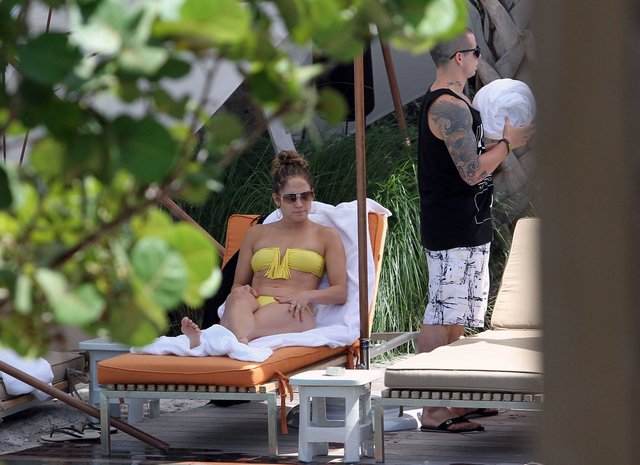Jennifer Lopez w bikini z ukochanym i dziećmi (FOTO)