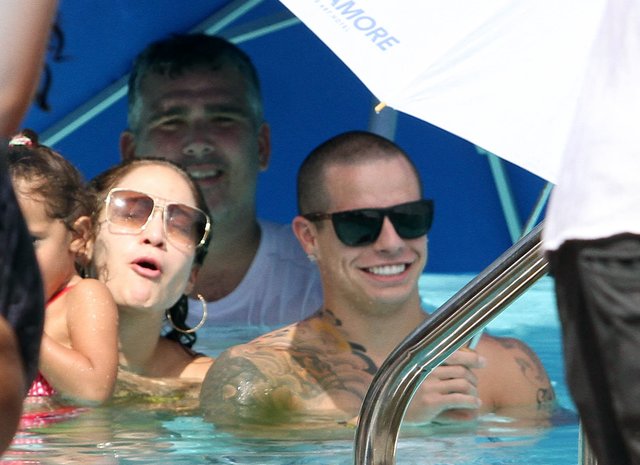 Jennifer Lopez w bikini z ukochanym i dziećmi (FOTO)