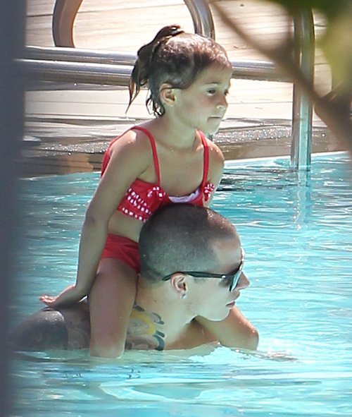 Jennifer Lopez w bikini z ukochanym i dziećmi (FOTO)