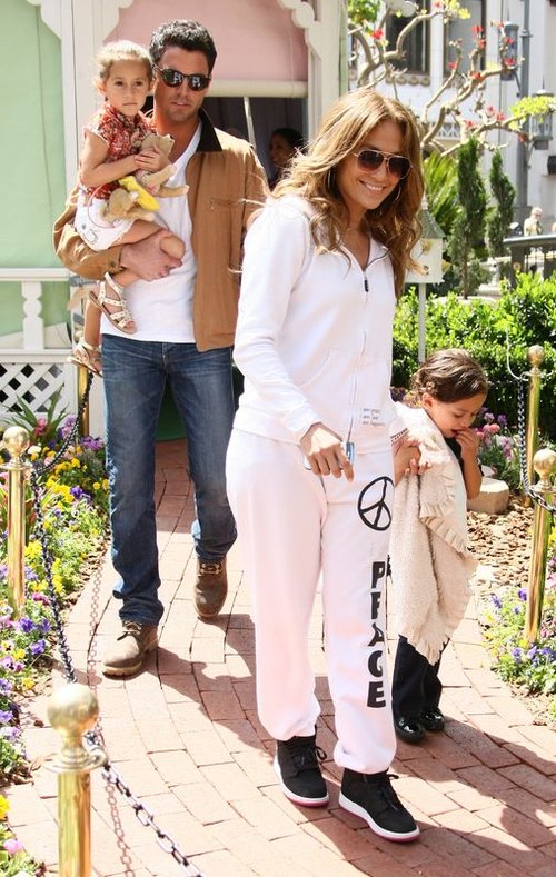 Jennifer Lopez z dziećmi i z chłopakiem (FOTO)