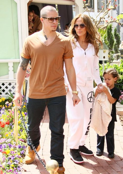 Jennifer Lopez z dziećmi i z chłopakiem (FOTO)