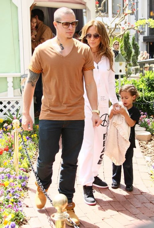 Jennifer Lopez z dziećmi i z chłopakiem (FOTO)