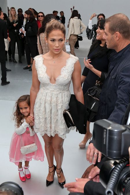 Jennifer Lopez kupiła córce torebkę za 2 tys. dolarów (FOTO)