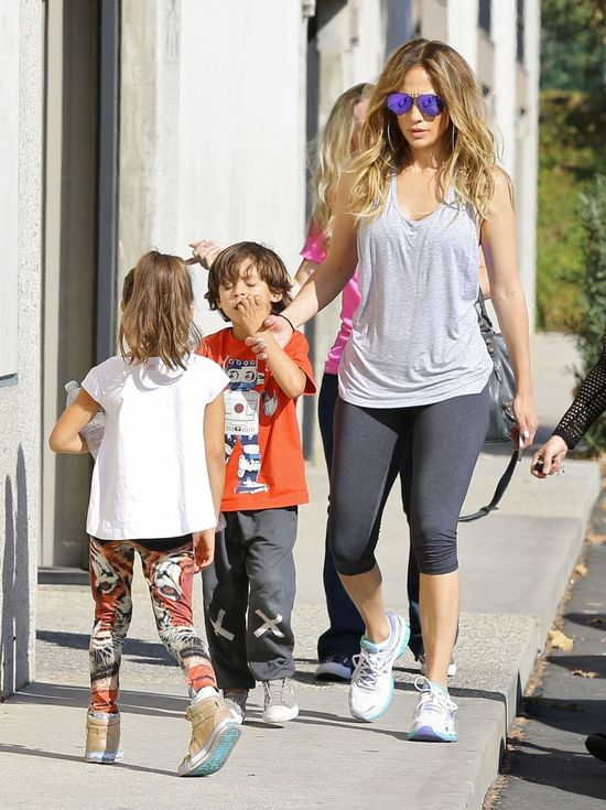 Jennifer Lopez z dziećmi na okładce People (FOTO)