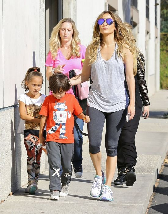 Jennifer Lopez z dziećmi na okładce People (FOTO)