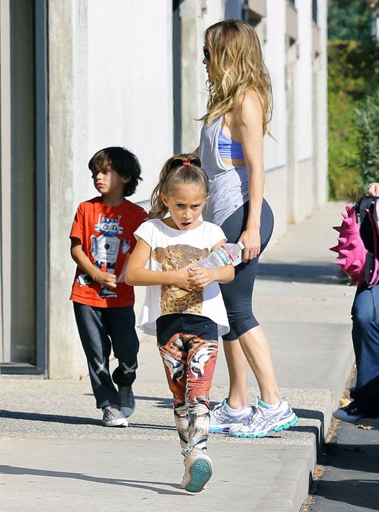 Jennifer Lopez z dziećmi na okładce People (FOTO)