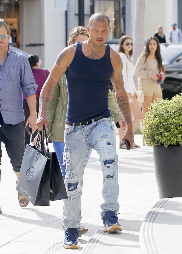 Jeremy Meeks - pamiętacie, jak jego policyjna fotka zrobiła furorę w sieci? Jeremy Meeks - pamiętacie, jak jego policyjna fotka zrobiła furorę w sieci?