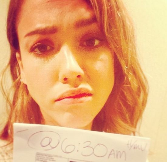 Jessica Alba wpadła w złe towarzystwo! (FOTO)