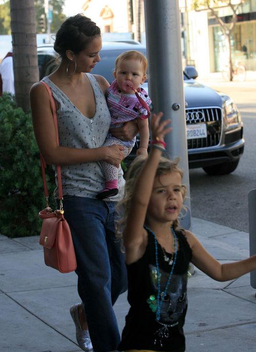 Mąż Alby dzielnie pomaga w opiece nad dziećmi (FOTO)