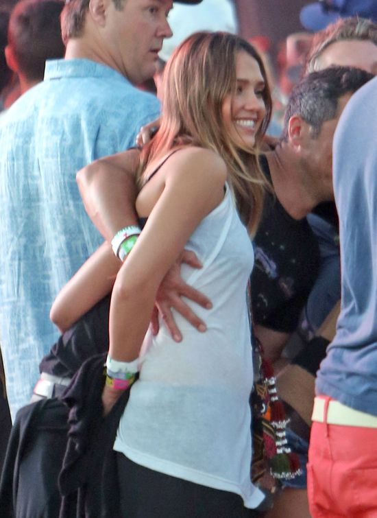 Jessica Alba - romantycznie z mężem na imprezie (FOTO)