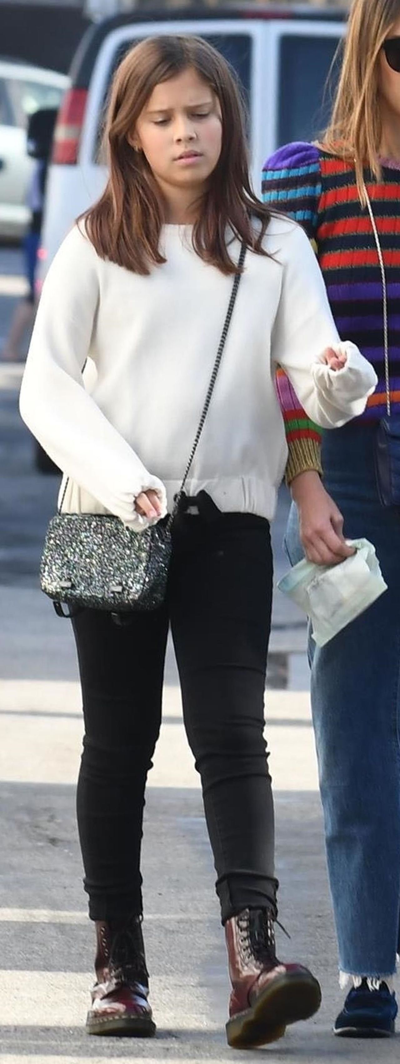 Honor Marie Warren, córka Jessiki Alby, wygląda bardzo poważnie jak na swój wiek