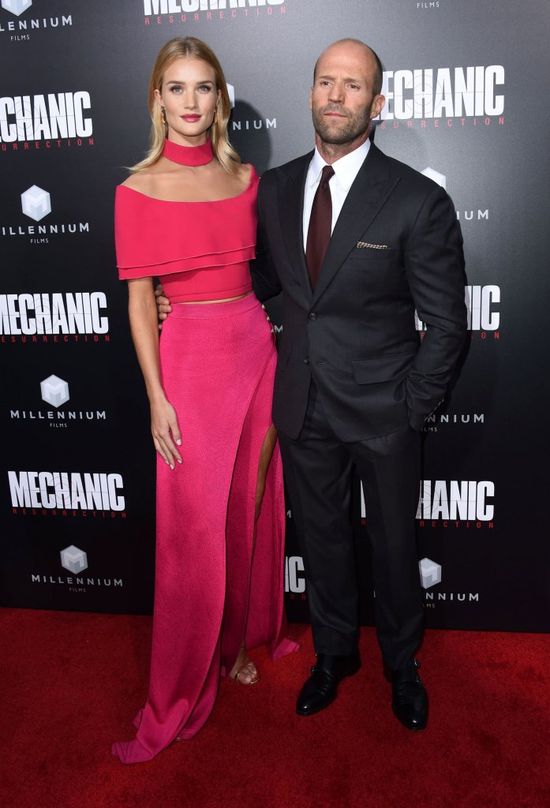 Jason Statham nie wiedział, którą z pań przytulić na ściance