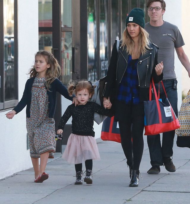 Czego Jessica Alba uczy swoje córki?