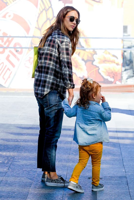 Jessica Alba radzi sobie bez pomocy niań (FOTO)