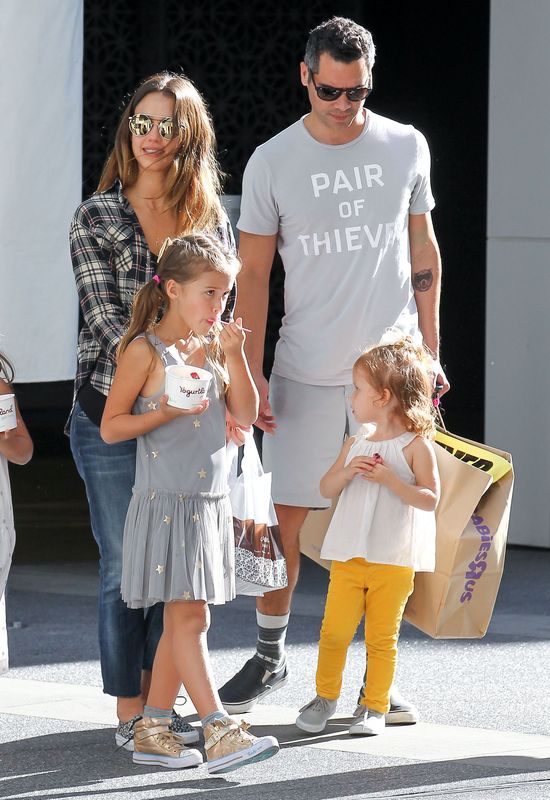 Jessica Alba radzi sobie bez pomocy niań (FOTO)