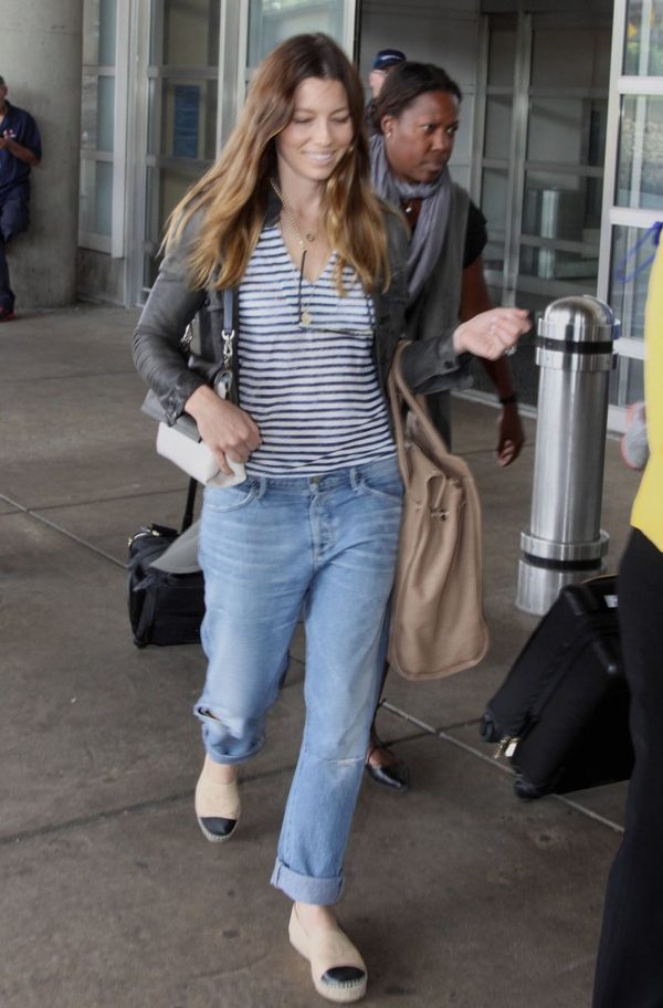 Jessica Biel bez makijażu - widać, że używa tylko kostki Dove? 