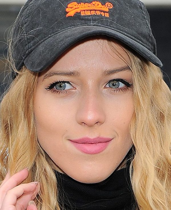 Jessica Mercedes przypomina fance... Anastasię z 50 twarzy G