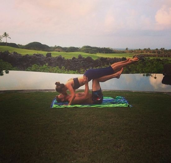 Kto tak pięknie ćwiczy? (FOTO)  