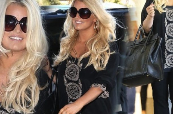 Jessica Simpson wciąż chowa ciało pod luźnym ubraniem (FOTO)