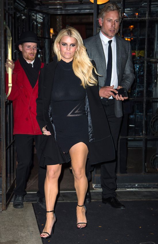 Internet śmieje się z palców Jessiki Simpson (FOTO) Internet śmieje się z palców Jessiki Simpson (FOTO)