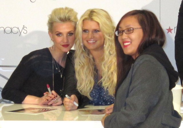 Siostry Simpson - jedna się odchudza, druga nie ma z czego 