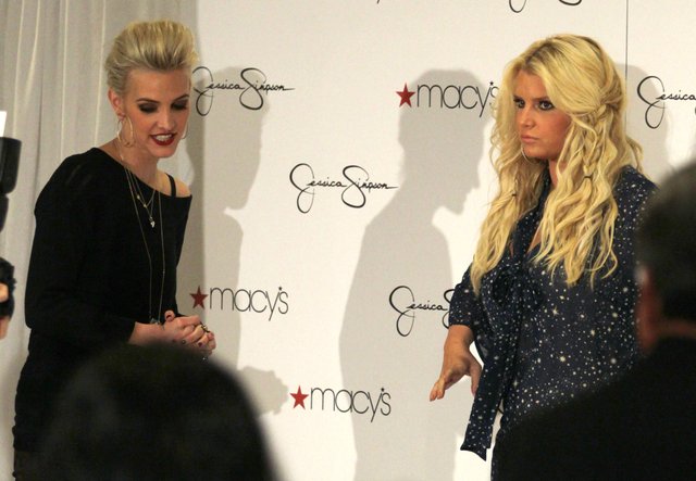 Siostry Simpson - jedna się odchudza, druga nie ma z czego 