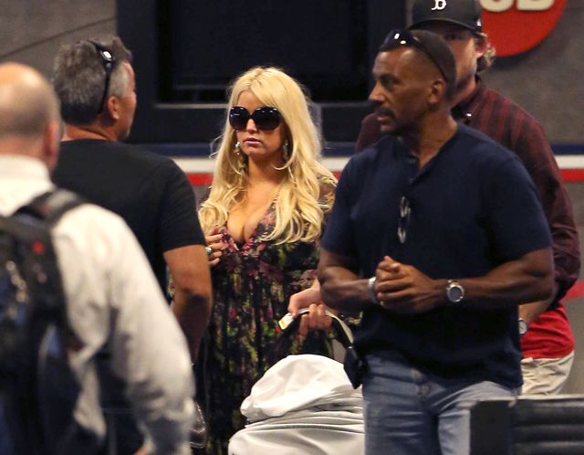 Jessica Simpson nie wszędzie schudła (FOTO)