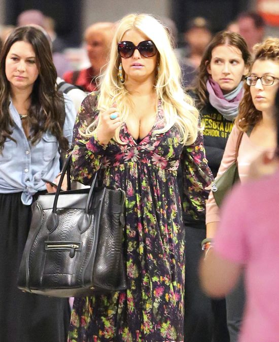 Jessica Simpson nie wszędzie schudła (FOTO) Jessica Simpson nie wszędzie schudła (FOTO)