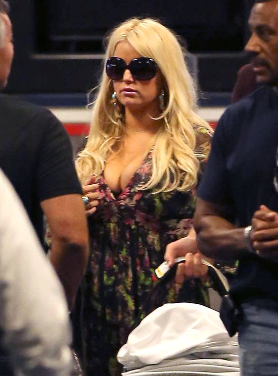 Jessica Simpson nie wszędzie schudła (FOTO) Jessica Simpson nie wszędzie schudła (FOTO)