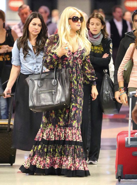 Jessica Simpson nie wszędzie schudła (FOTO) Jessica Simpson nie wszędzie schudła (FOTO)