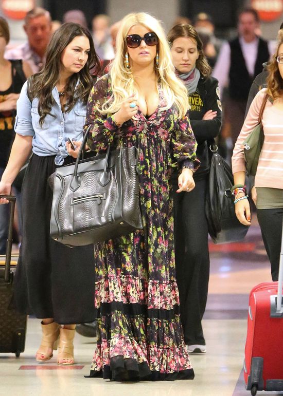 Jessica Simpson nie wszędzie schudła (FOTO) Jessica Simpson nie wszędzie schudła (FOTO)