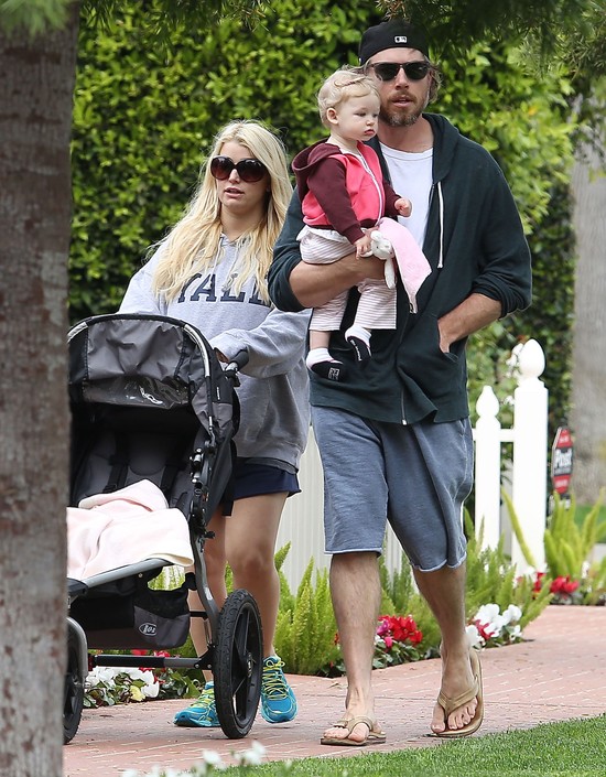 Jessica Simpson Wielkanoc spędza z rodziną (FOTO)