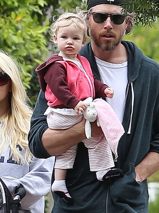 Jessica Simpson Wielkanoc spędza z rodziną (FOTO)