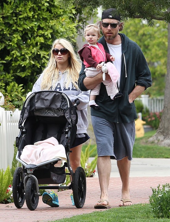 Jessica Simpson Wielkanoc spędza z rodziną (FOTO)