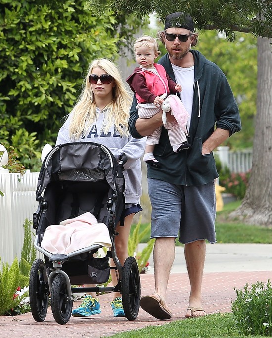 Jessica Simpson Wielkanoc spędza z rodziną (FOTO)