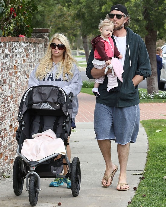 Jessica Simpson Wielkanoc spędza z rodziną (FOTO)