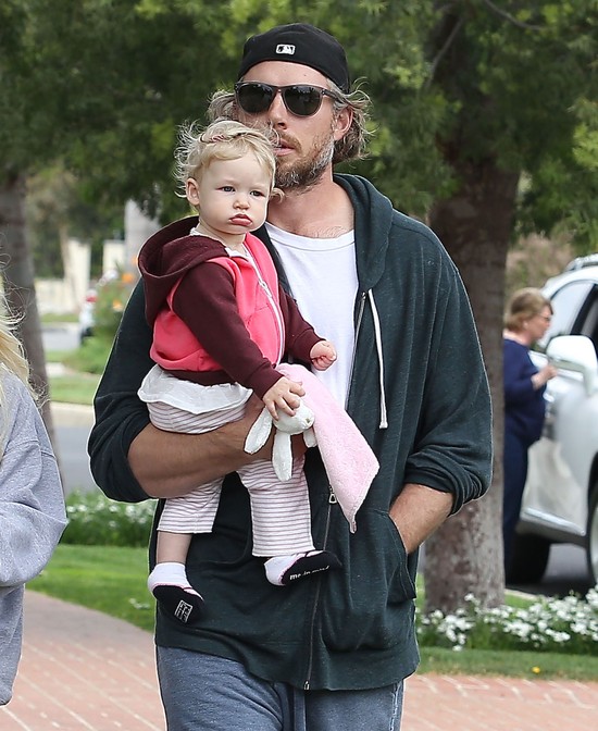 Jessica Simpson Wielkanoc spędza z rodziną (FOTO)