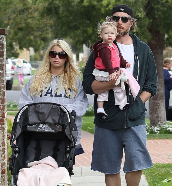 Jessica Simpson Wielkanoc spędza z rodziną (FOTO)