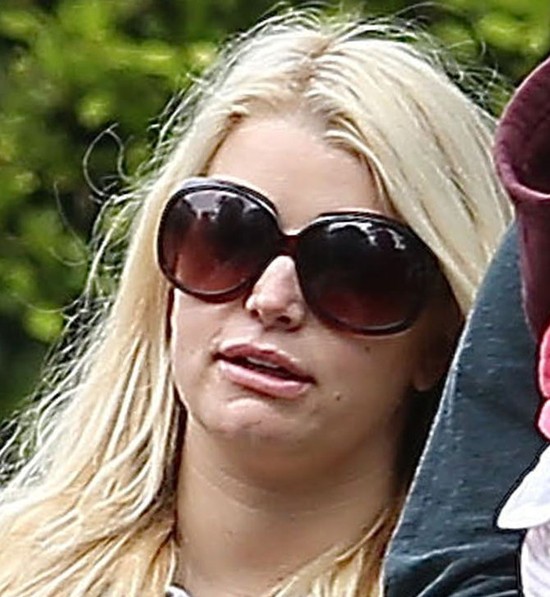 Jessica Simpson Wielkanoc spędza z rodziną (FOTO)