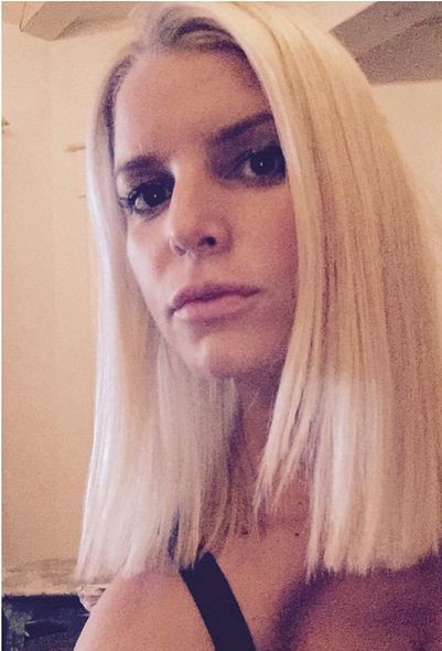 Jessica Simpson ścięła włosy (FOTO) Jessica Simpson ścięła włosy (FOTO)