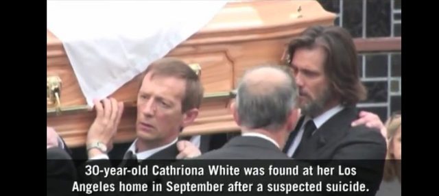 Jim Carrey niósł trumnę byłej dziewczyny [VIDEO]
