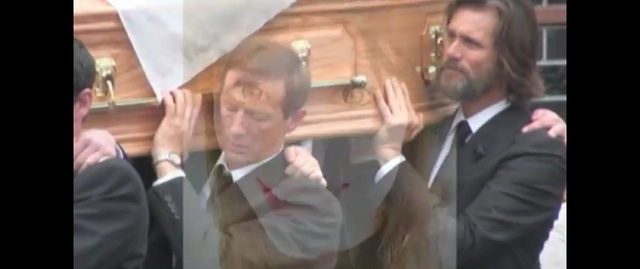 Jim Carrey niósł trumnę byłej dziewczyny [VIDEO]