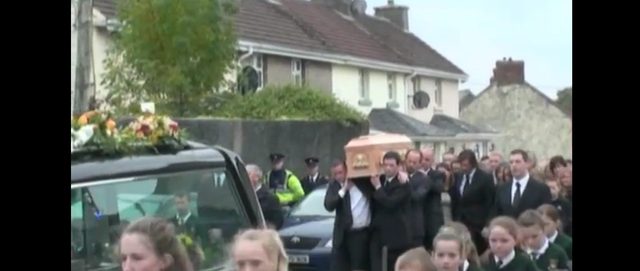 Jim Carrey niósł trumnę byłej dziewczyny [VIDEO]