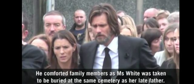 Jim Carrey niósł trumnę byłej dziewczyny [VIDEO]