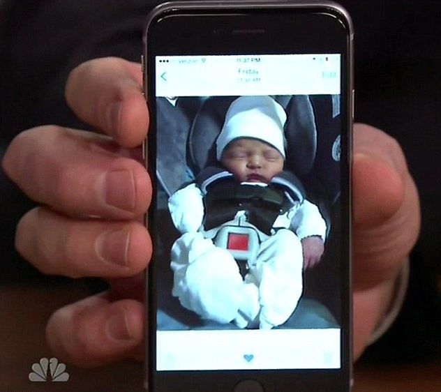 Znany gwiazdor pokazał pierwsze zdjęcia córeczki (FOTO)