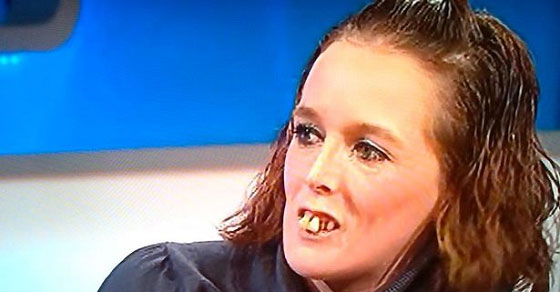 Jeremy Kyle ZAFUNDOWAŁ nowe zęby kobiece ze swojego programu! Jeremy Kyle ZAFUNDOWAŁ nowe zęby kobiece ze swojego programu!