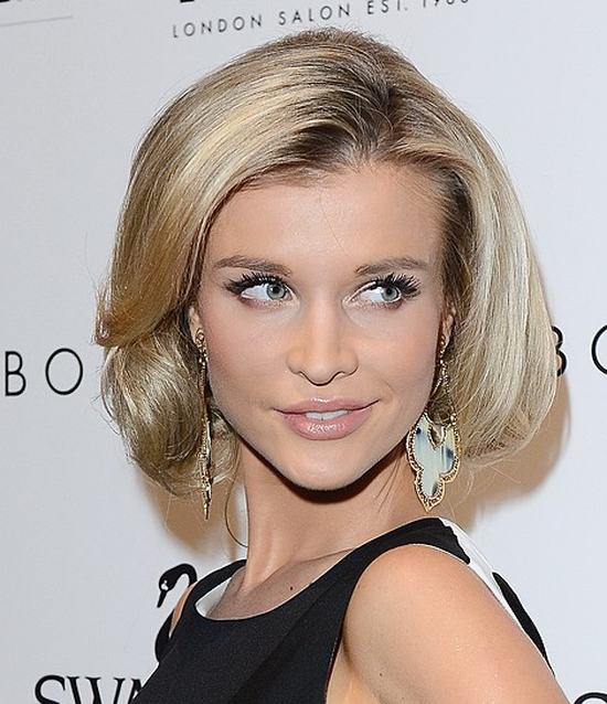 Joanna Krupa w letnich sandałkach na śniegu (FOTO)